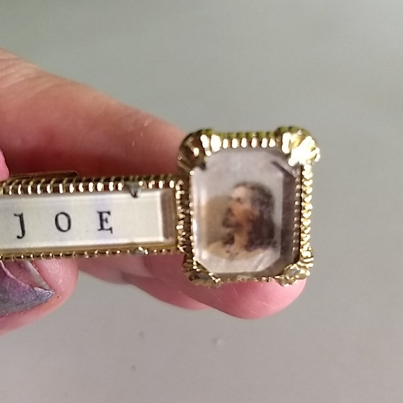 3🧚for$20🧚 only have this marked 🤷Clip holder tie "J O E" - Picture 4 of 6